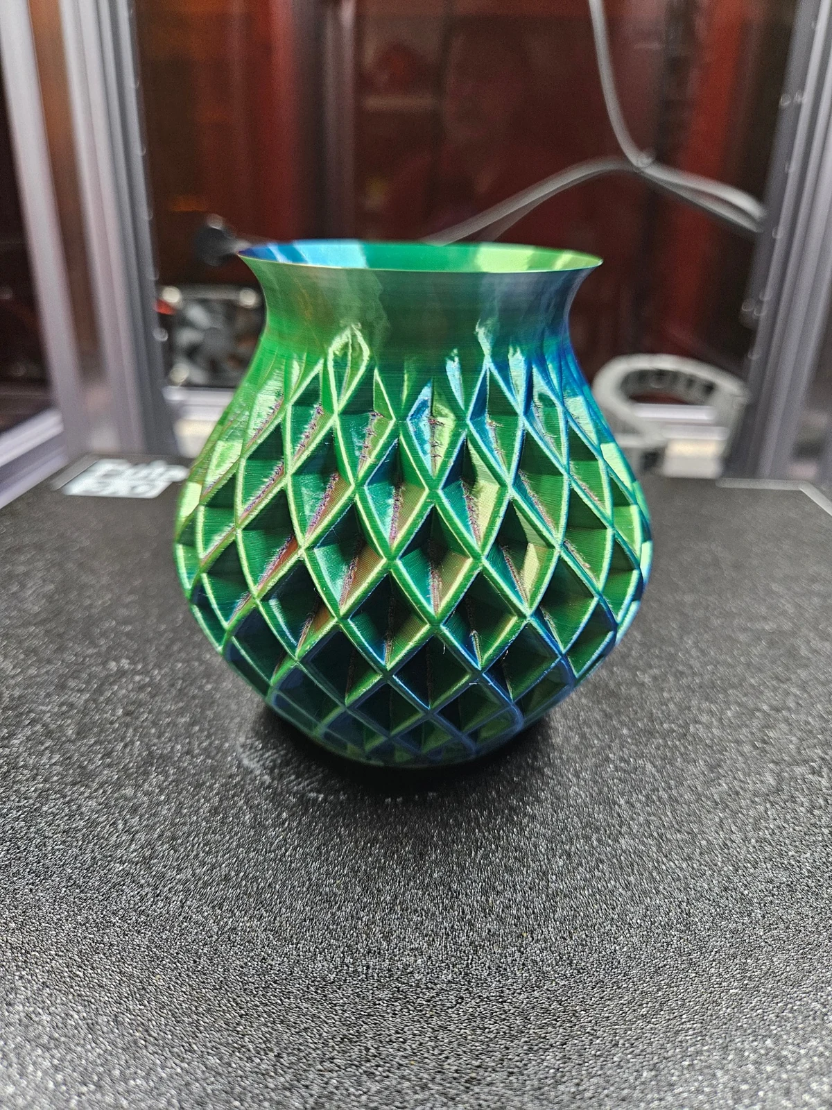 SUNLU tri-color vase: Green highlights across the diamond pattern.