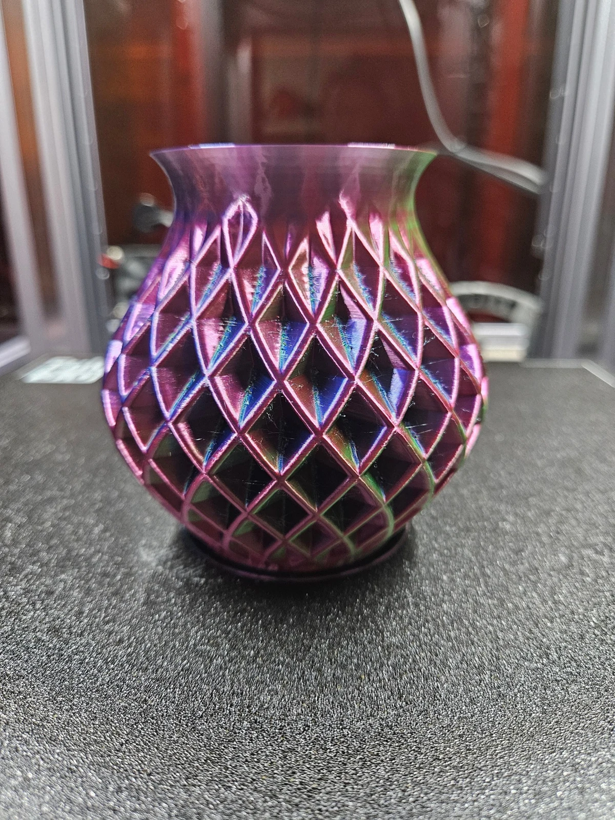SUNLU tri-color vase: Purple and pink dominate this view.